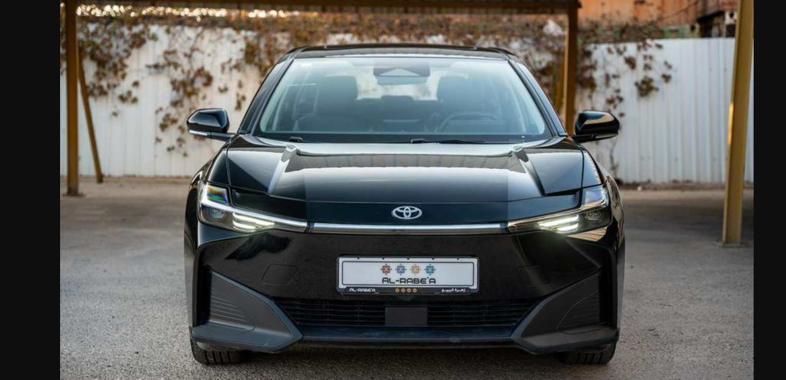  سيارة تويوتا الفئة BZ3 سوداء جديدة سنة الصنع 2023 العداد 0كيلومترالسعر المطلوب هو:23500 دينار  